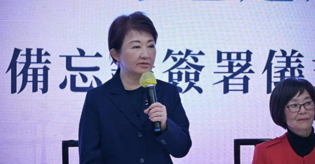 台中市长卢秀燕这回在美国的言论，让人感到非常失望。她声称台湾必须做好战争准备，这