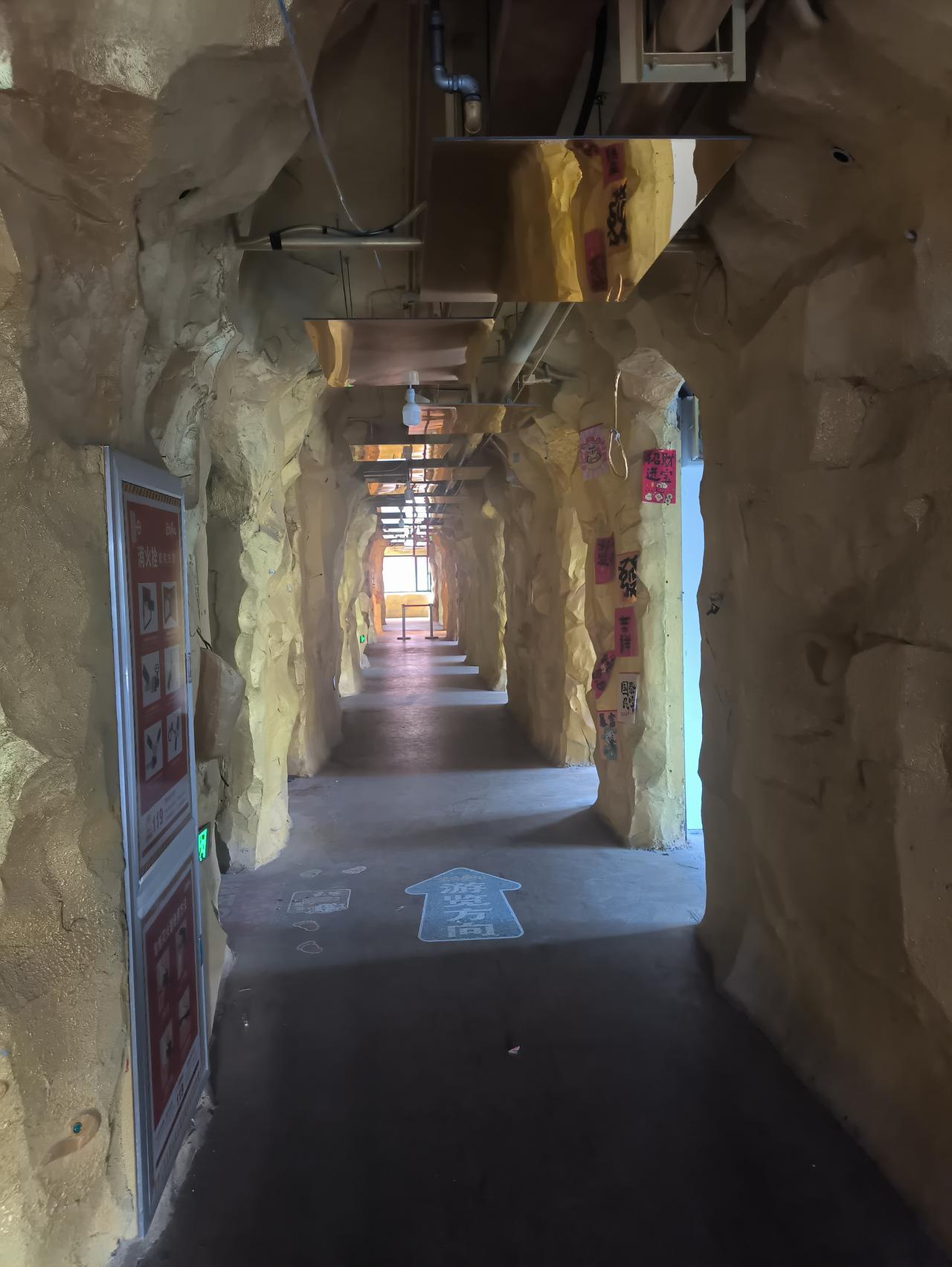 淄博八大局便民市场北门的地标性建筑。
很遗憾，仅仅成了地标性建筑。
我记得去年五