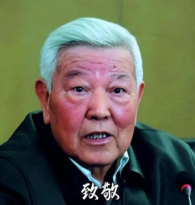 俺打死也不可能相信还有人看到这位“中国超导之父”，不肯送上一束花，留下一颗爱心，