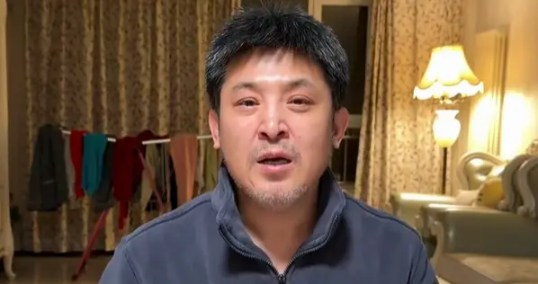 演员孙涛辟谣“力挺闫学晶”相关谣言，直播一度落泪：称自己4年未上央视春晚，且从未直播带货