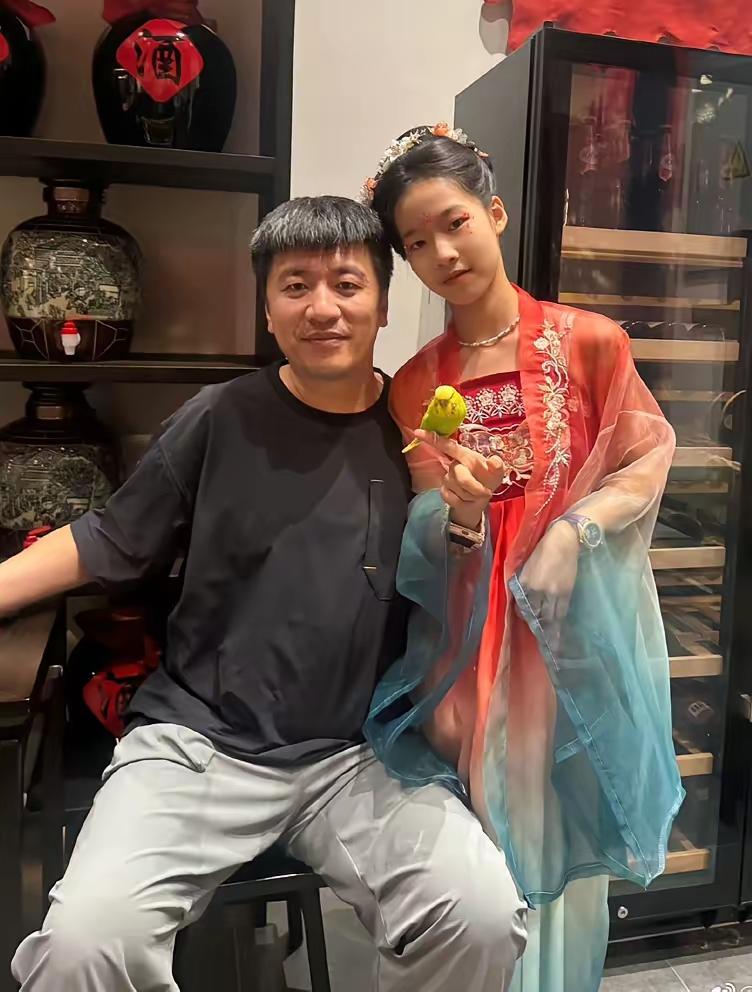 张雪峰走了，他最大的放不下的，估计不是他的公司，也不是他的教育事业，而是年仅11