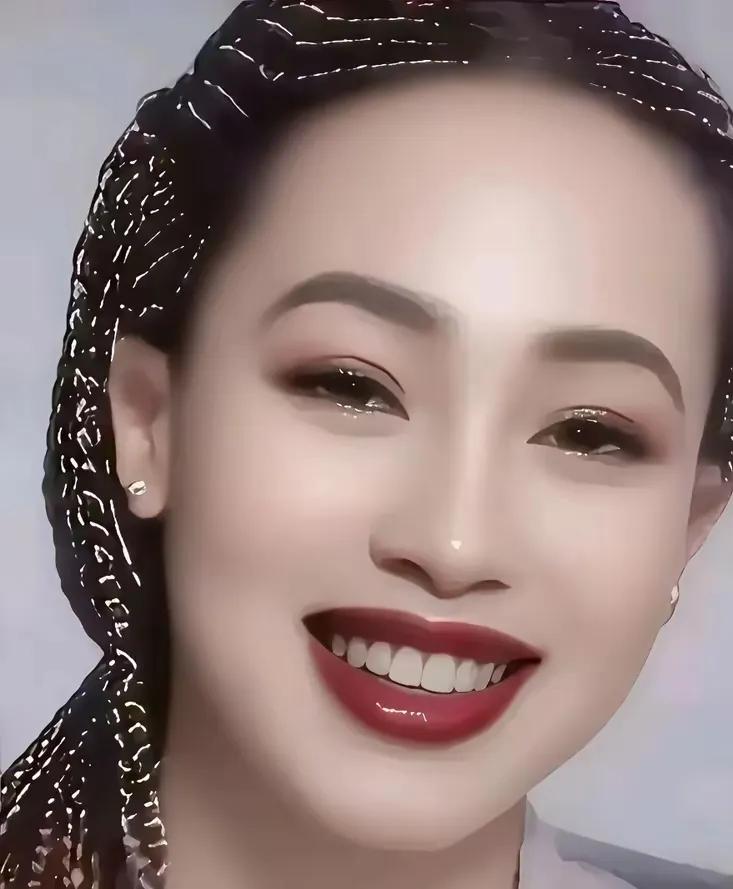 看来我们都理解错了，美不美和肤色真的没有绝对关系。同一个人，明明应该白皮肤更美，