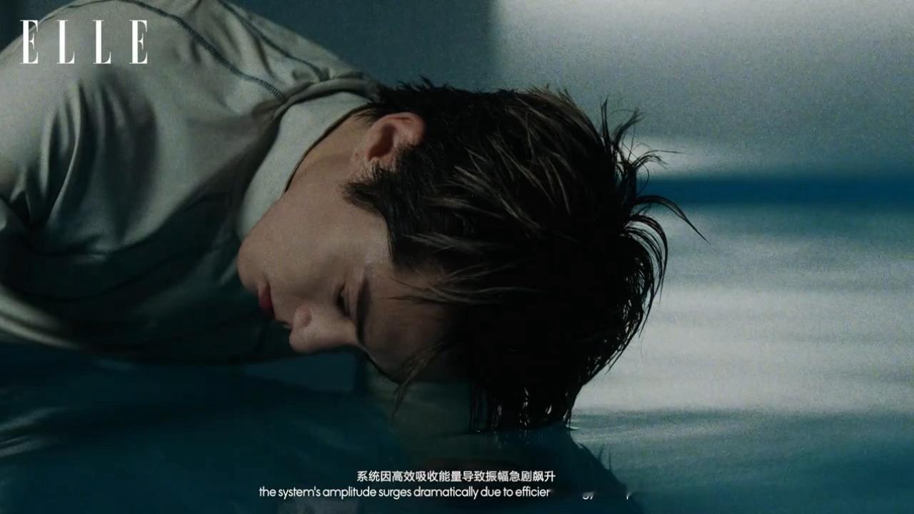 突然想到以前抬头见喜的导演说的“他的脸是特别经拍的，这个经拍不是说单纯的帅，他是
