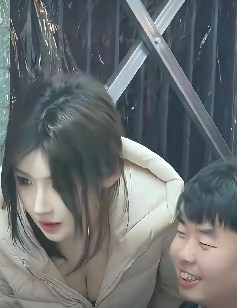 很明显，小伙子的牙口不太好