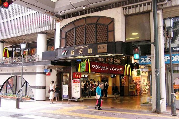 日本朋友一声叹息！这回真的是凉了。
 8月访日数据出炉，入境游客309万人同比减