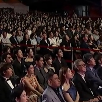 抓一个宋威龙田曦薇坐一起！！！宋威龙田曦薇坐一起宋威龙田曦薇坐一块