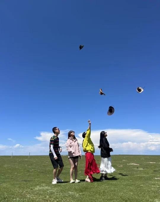 重庆 你好善变啊
昨天我短袖
今天…我…
三件套 专门针对你的穿搭 我也是无奈了