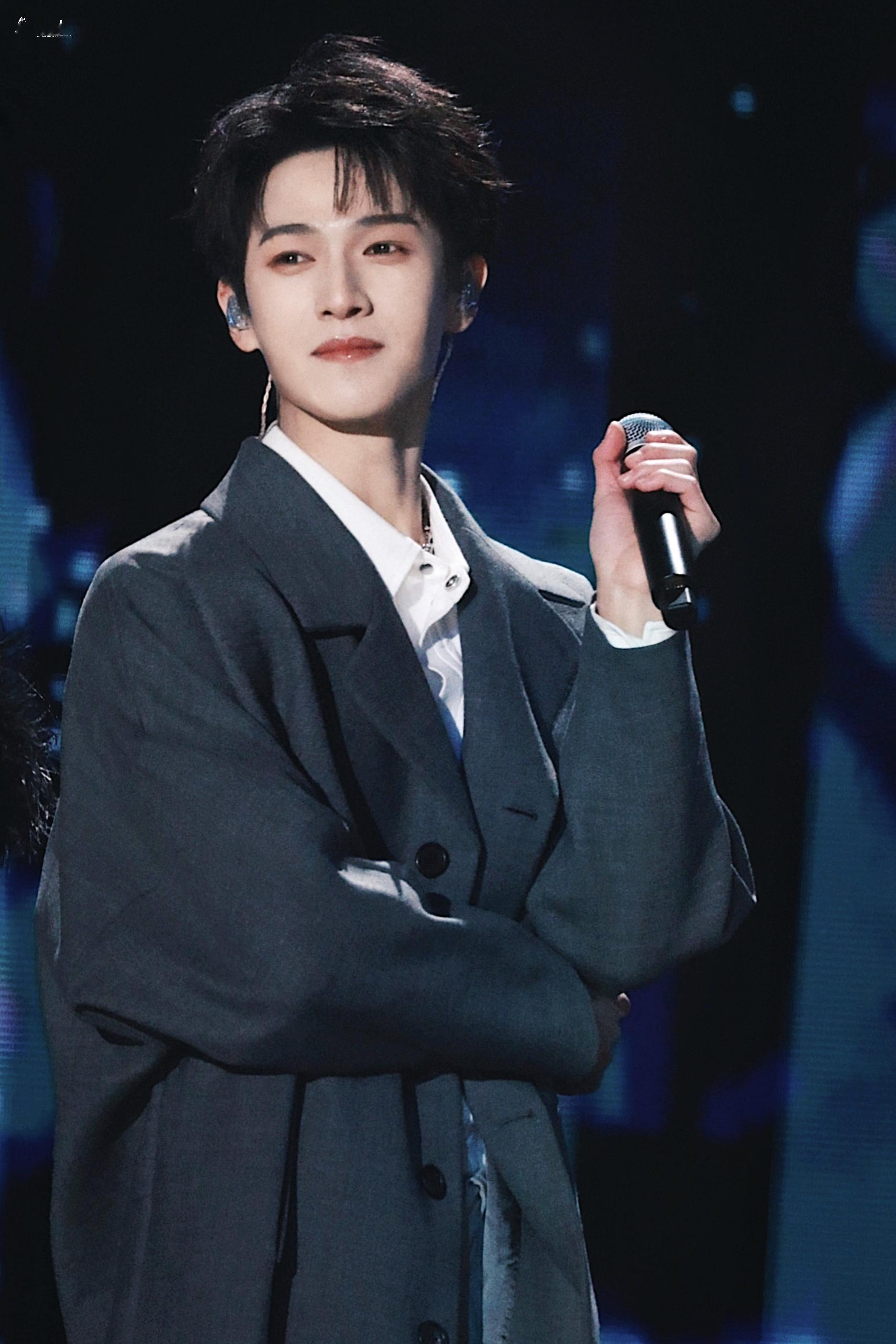 李昀锐 lyr李昀锐言尚 又是想小林的一天，拍戏辛苦了  这个月一定要早拍完早杀