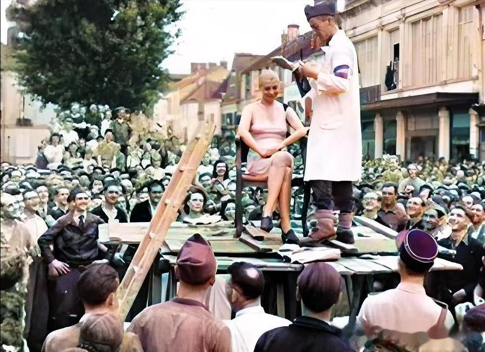 1944年8月，巴黎被盟军解放后，被公开羞辱的“女法奸”们。她们被剃光了头发，赤