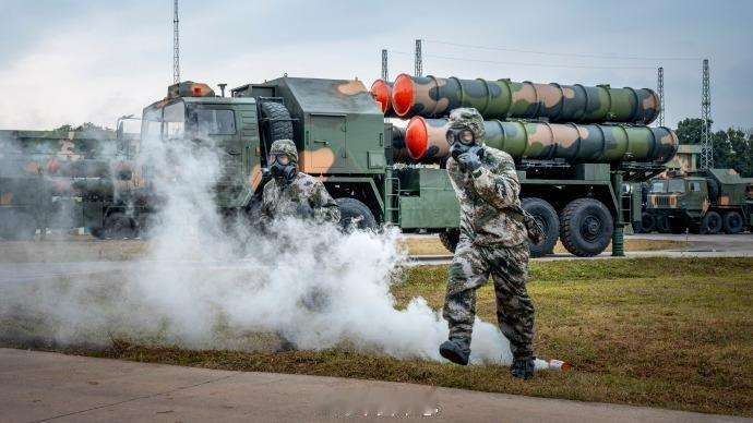 时刻准备战斗【暗夜出击！南部空军，全要素实兵演练超燃来袭】近日，南部空军某部一场