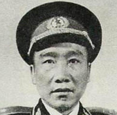 段苏权18岁当上师政委，1955年大授勋时怒撕肩章，余生再也没穿过军装

信源：