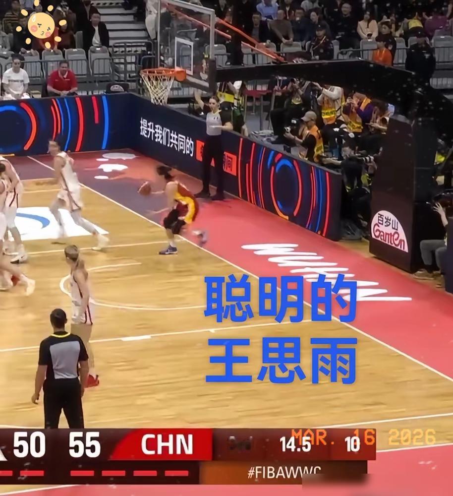 把球往对手后背上砸，直接得分！捷克教练赛后公开承认：这一球，把我们全队的心理防线