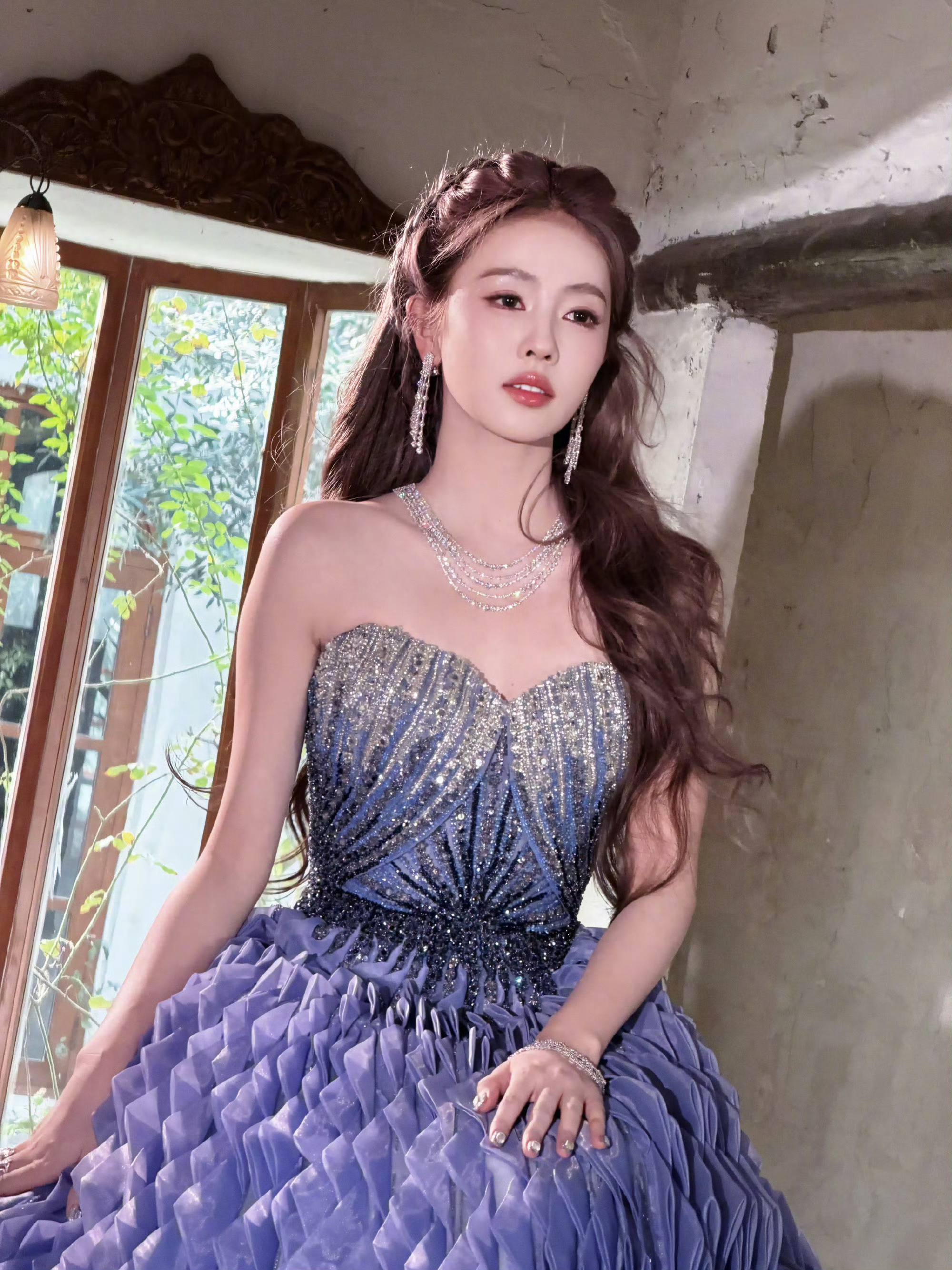 白鹿来投喂了，一天都被女神美晕了。榜样演员白鹿值得[送花花]白鹿[超话] ​​​