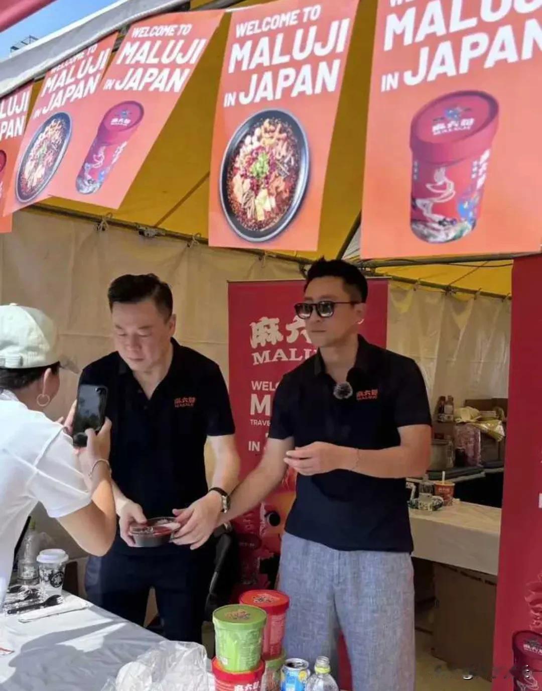 近日，新婚不久的汪小菲投身事业的步伐未曾停歇。继被拍到与妻子马筱梅同赴香港后，他