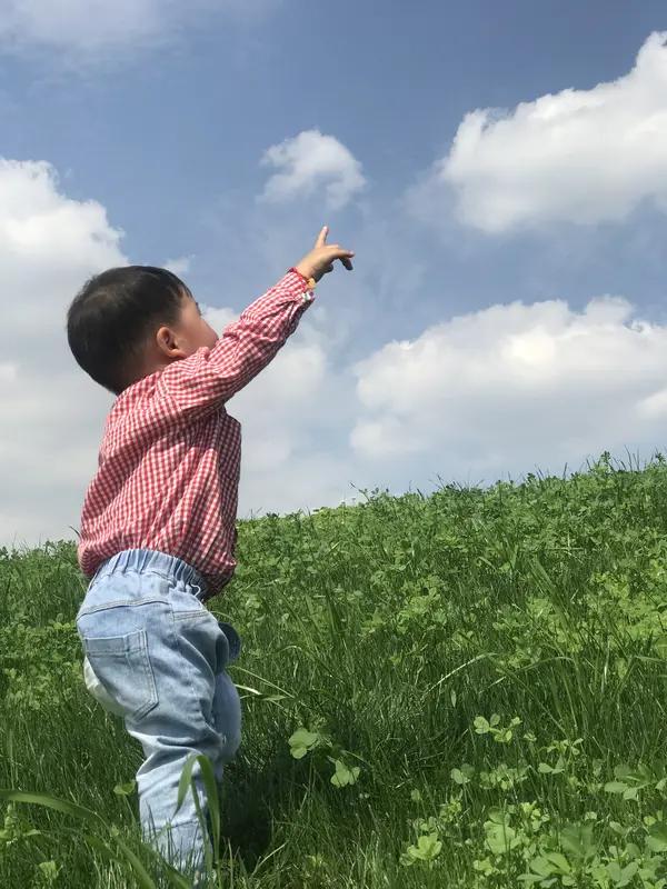 记录孩子成长的瞬间 记录孩子成长瞬间，就像收集一颗颗闪闪发光的星星。我家宝宝满5