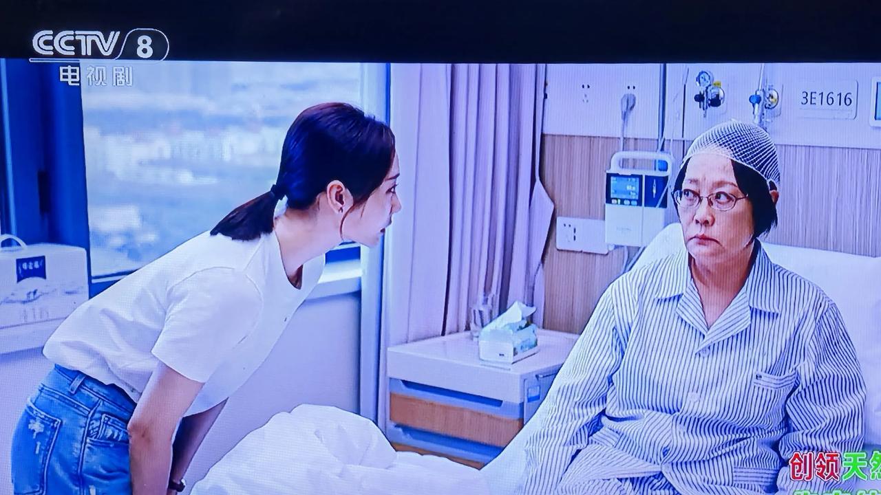 #好团圆：钱锋告诉向中，邓海洋母亲偏瘫住院了。向中前往医院看望，却遭到了邓海洋的