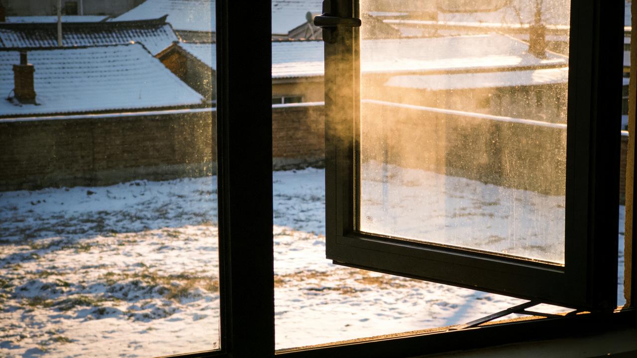 家人们，冬天最治愈的是什么？是清晨推开窗看见的一层薄雪，踩上去咯吱咯吱响；是揣着