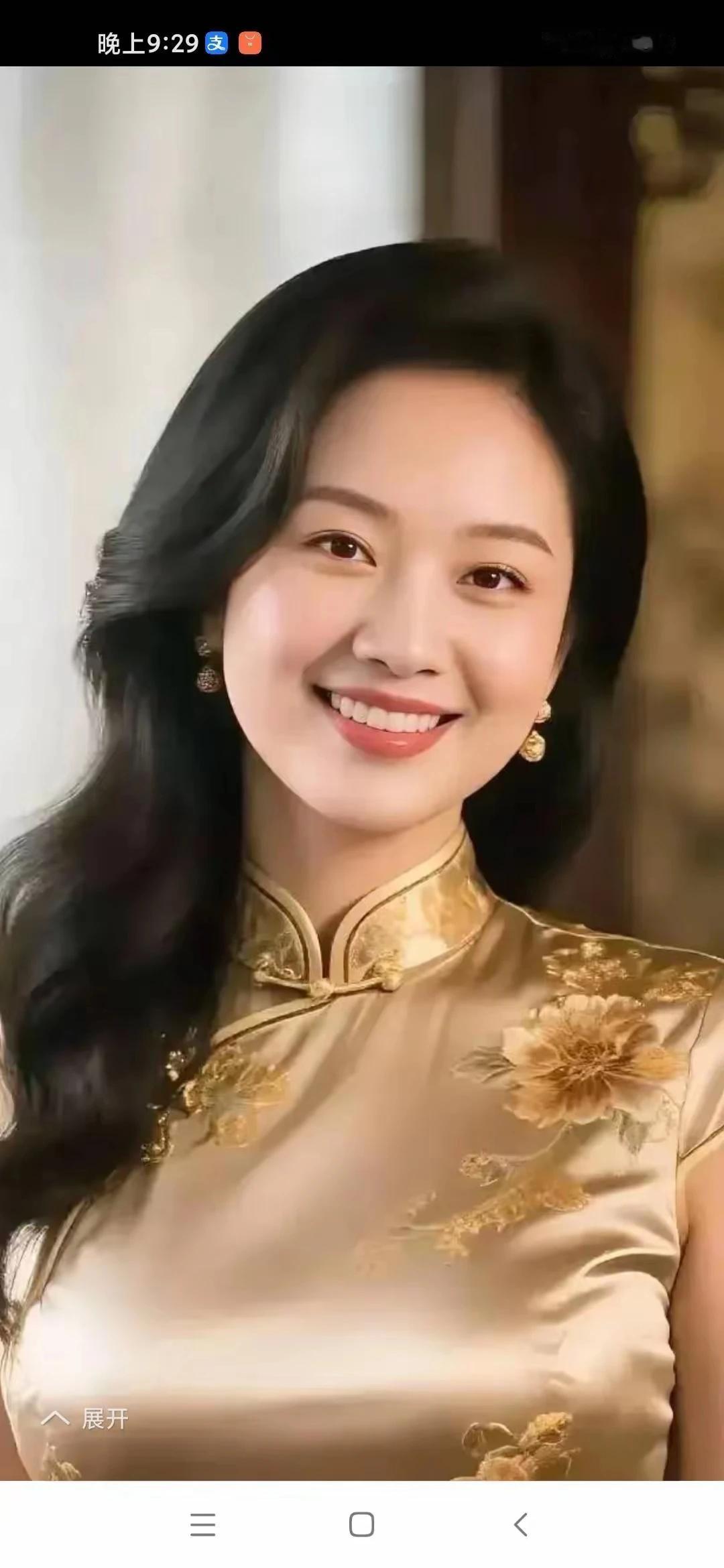 风霜雨雪又一年，
叶落花飞影自怜。
逝水光阴留不住，
享受生活在眼前。