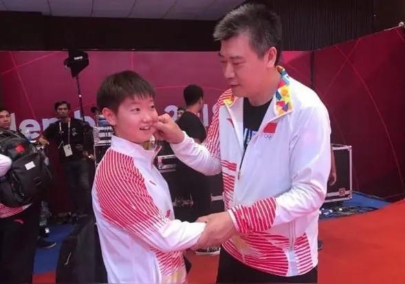 真是劝劝大家，再夸孙颖莎天赋异禀，成绩优异的同时，也顺带夸夸对她帮助最大的几位重