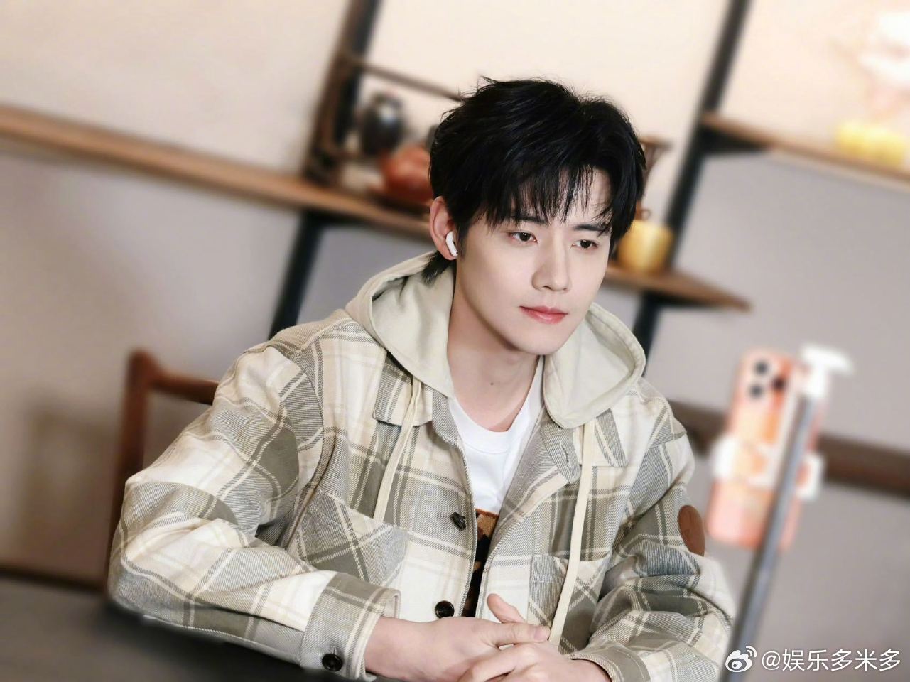 任豪白天叶辰晚上李怀安 任豪剧抛脸太绝，白天是《进击的叶辰》爽文男主，扮猪吃虎手