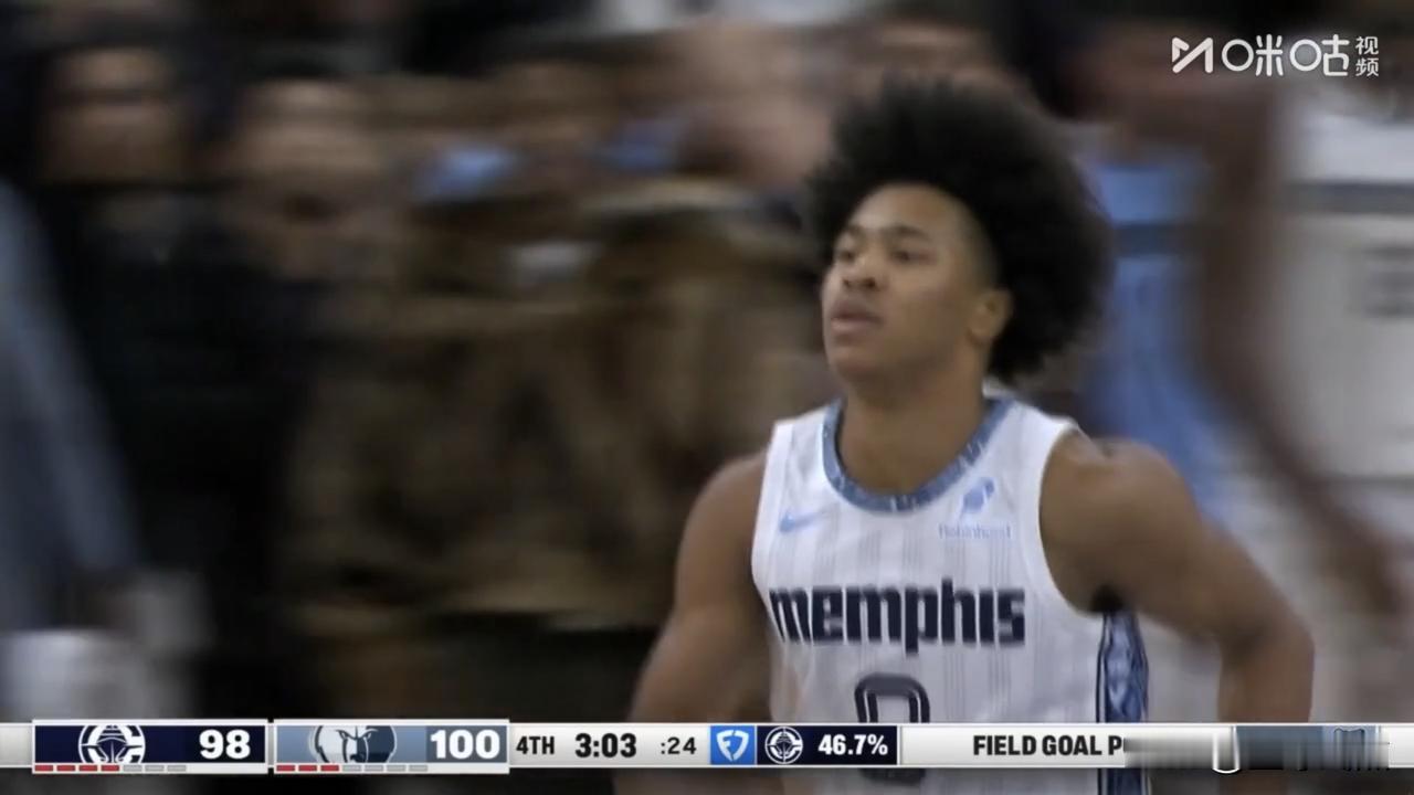 快船队裁掉老将保罗，球队又输球了了，今天快船队客场98-106不敌灰熊队。小卡2