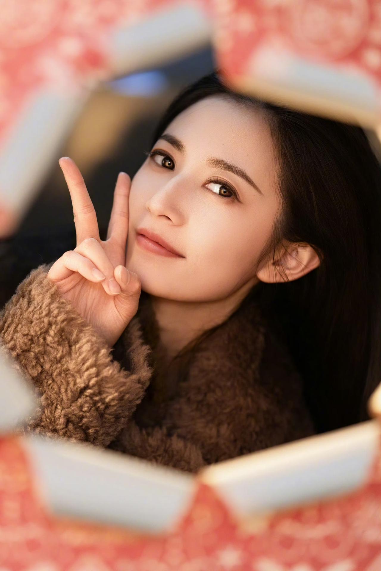 新鲜的钰琪[飞吻]
陈钰琪