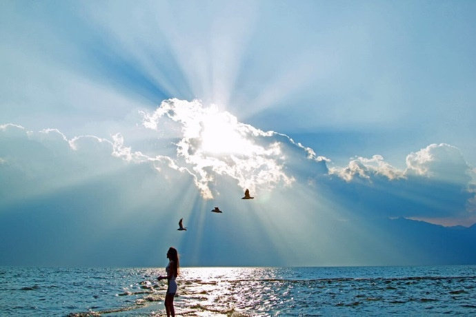 很喜欢这段话：“山高水长，怕什么来不及，慌什么到不了，天顺其然，地顺其性，人顺其