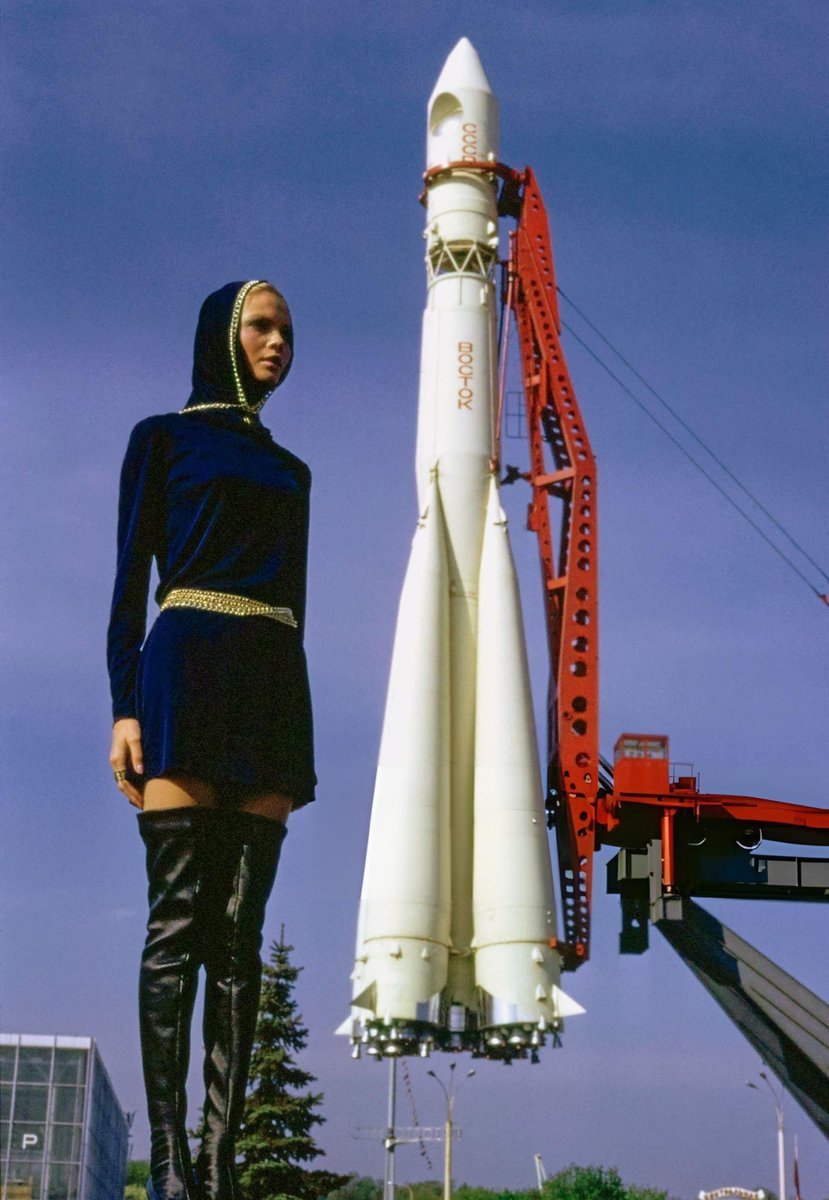 1969 年，苏联 VDNKh 展览中心，苏联时装模特加琳娜-米洛夫斯卡娅（Ga