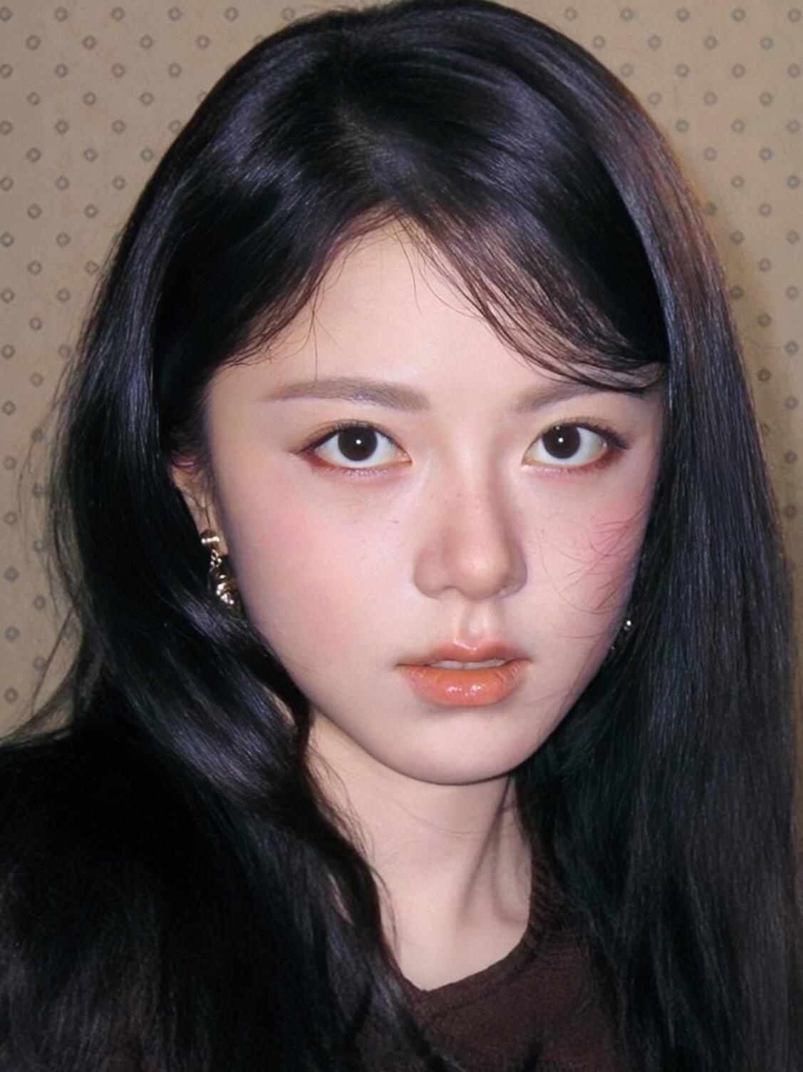 突然发现麦麦眼睛真的好大.... ​​​