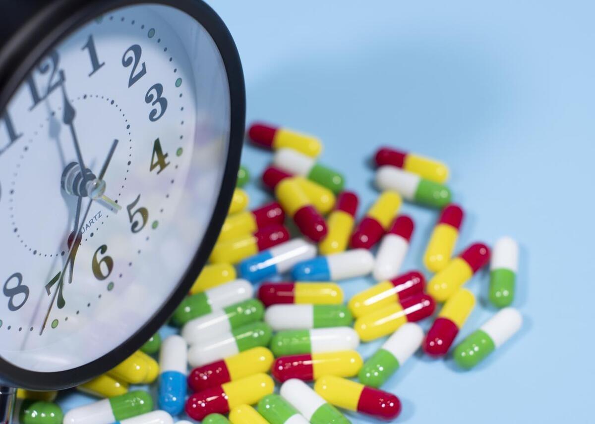 氨氯地平的胃肠吸收速度个体差异性较大，在服药之后，不同人血药浓度到达峰值的时间，