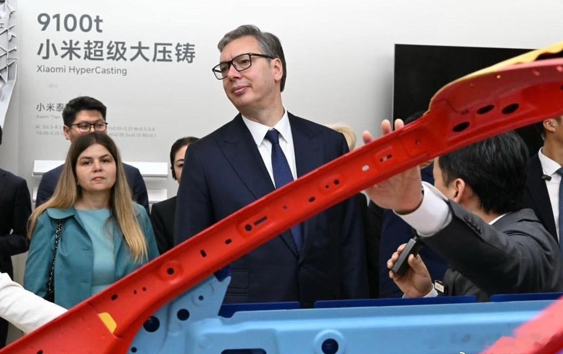 武契奇到小米汽车工厂参访哟…577参观小米汽车工厂了呀…小米要多出口欧洲地区 