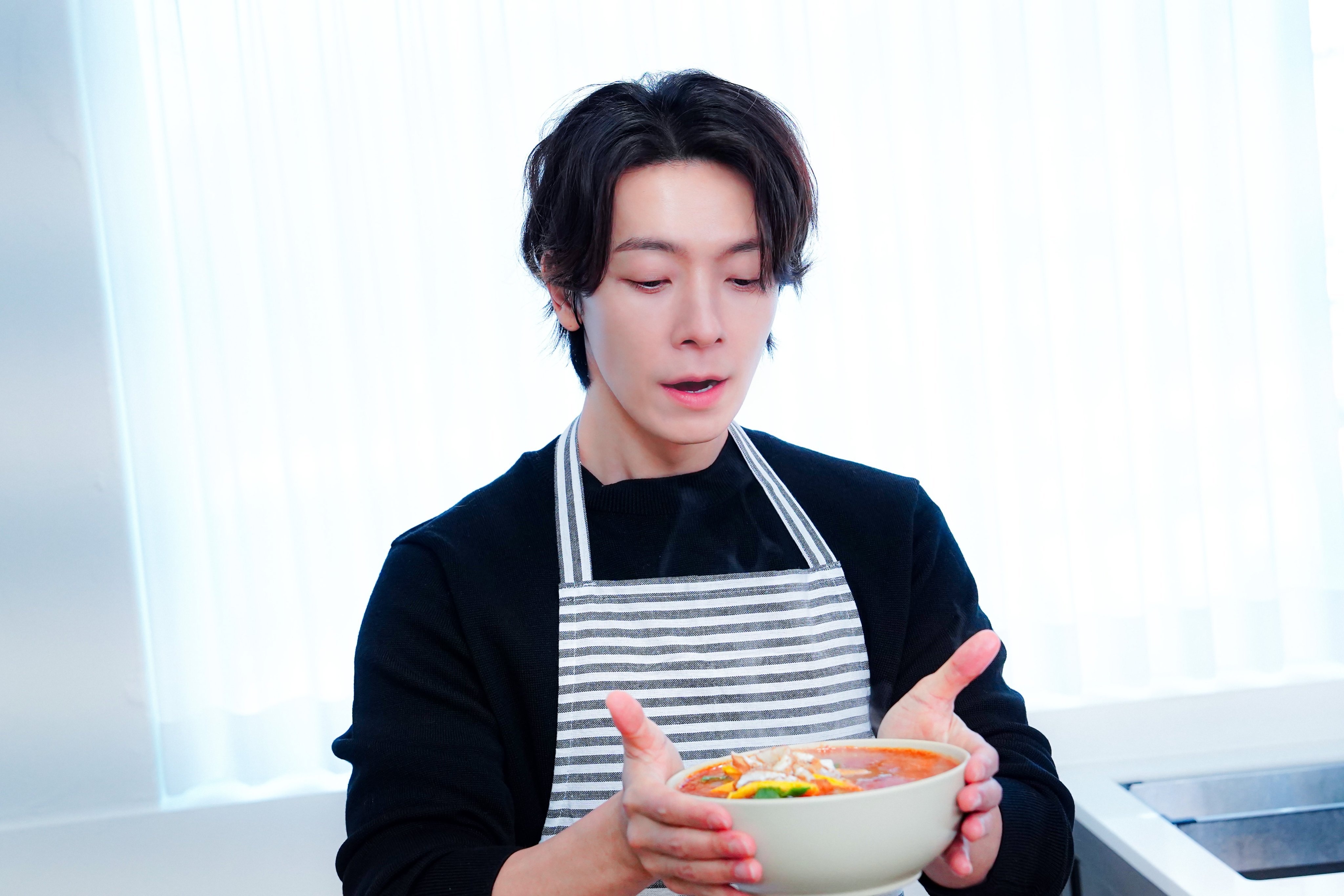 “CB百蓝_。260217 D&E official更新李赫宰李东海 相关：喝着