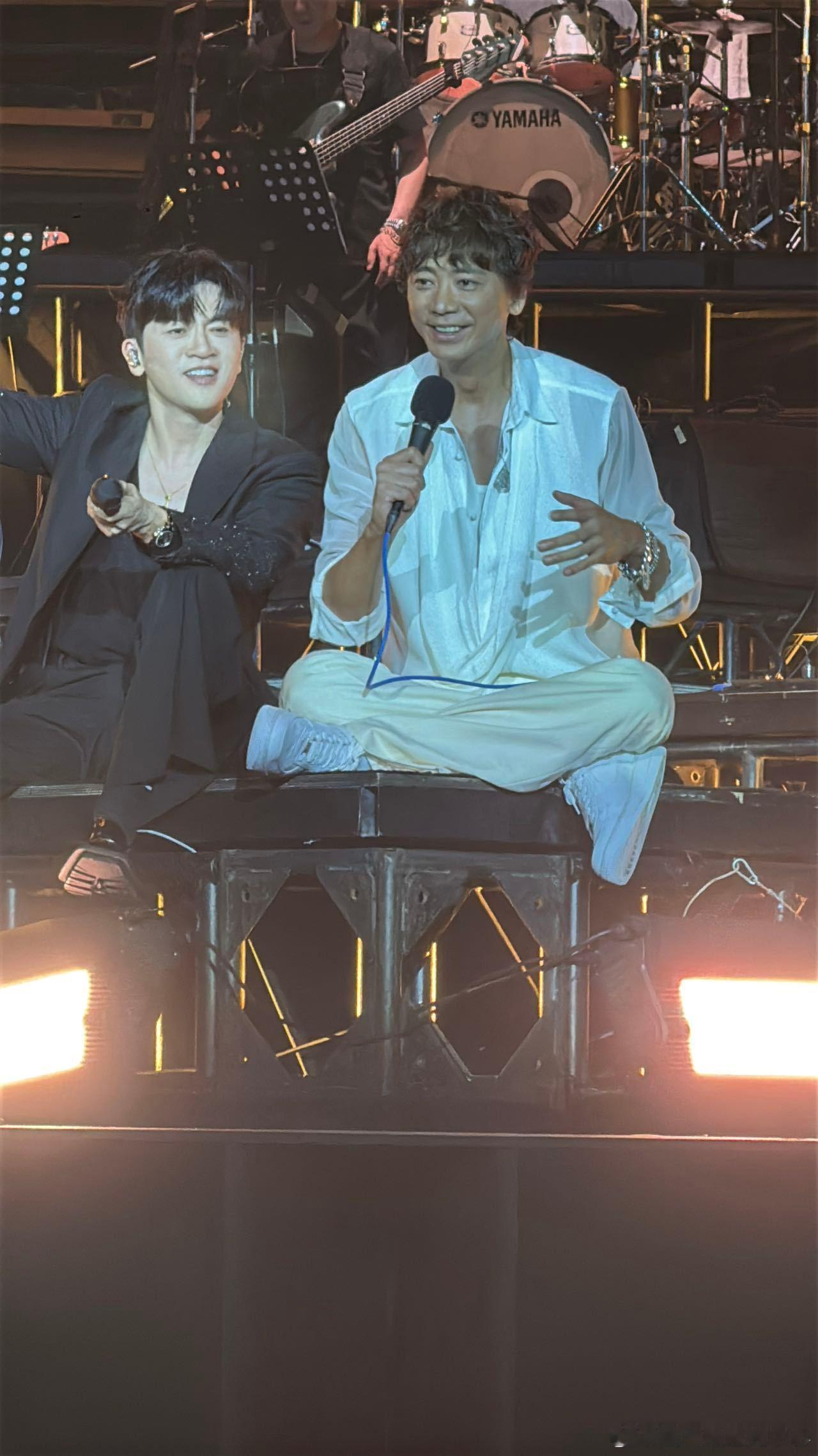 苏见信苏有朋披哥后再同台  谁能想到苏见信演唱会藏着这么大的惊喜！苏有朋空降成都