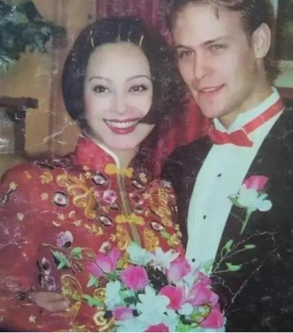 1997年，宁静与美国人保罗结了婚，初到婆家时，婆婆对她说：“我们家有农场，你们