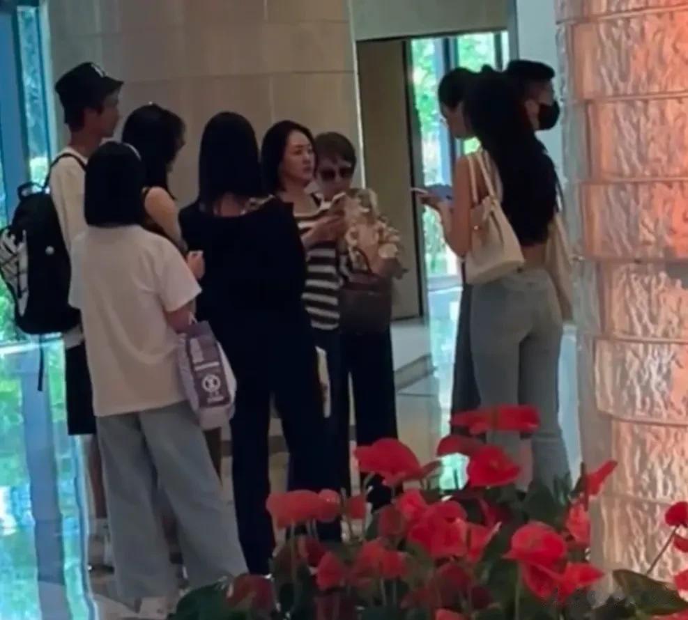 小S，终于按耐不住了！

7月5日，就在阿雅晒出自己的毛发检验报告，表示清者自清
