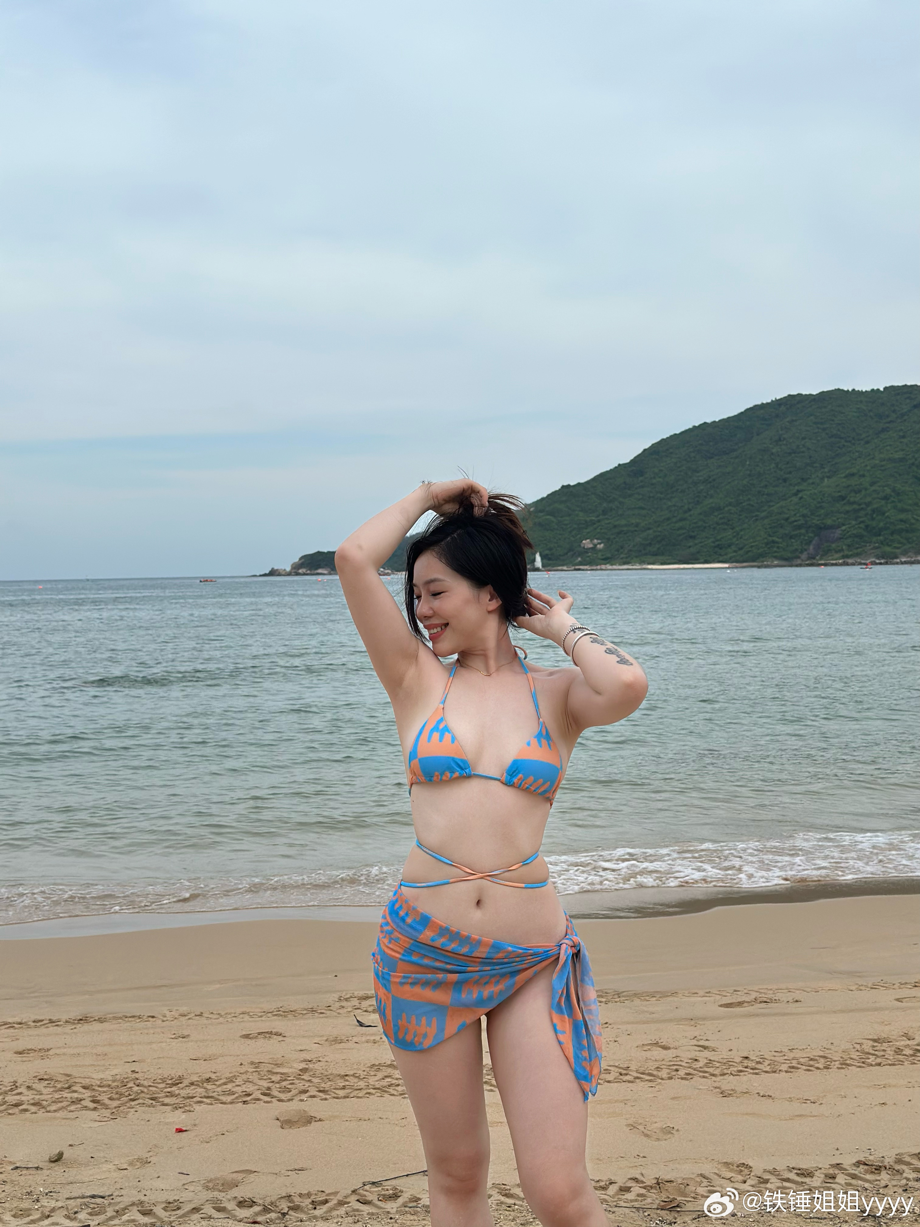 宝们点赞超过2000，明天发更好看视频 ​​​