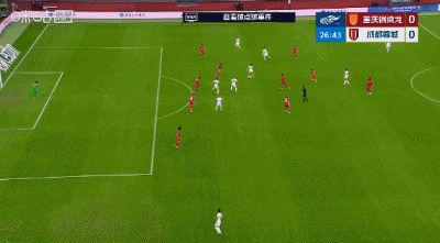 在成都蓉城与重庆铜梁龙的成渝德比大战中，客场作战的成都蓉城2:0暂时领先重庆铜梁