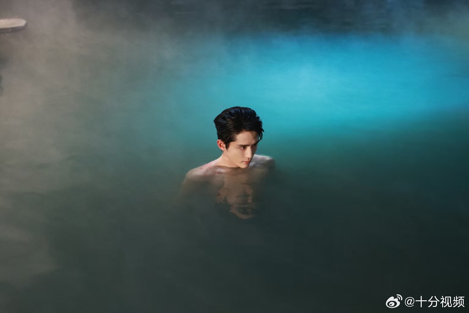 张新成的身材没有死角张新成新角色身材张新成的身材真的完全无短板，演张海盐清瘦却不