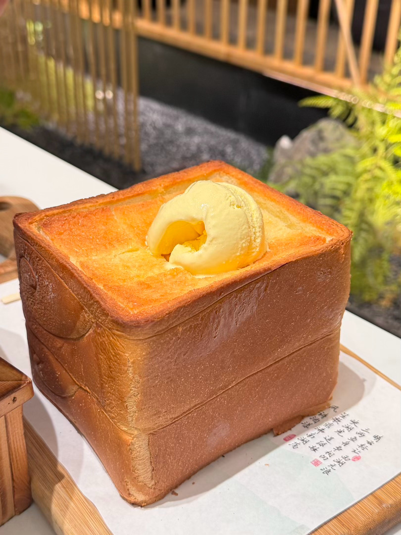 冰淇淋面包好吃好吃 