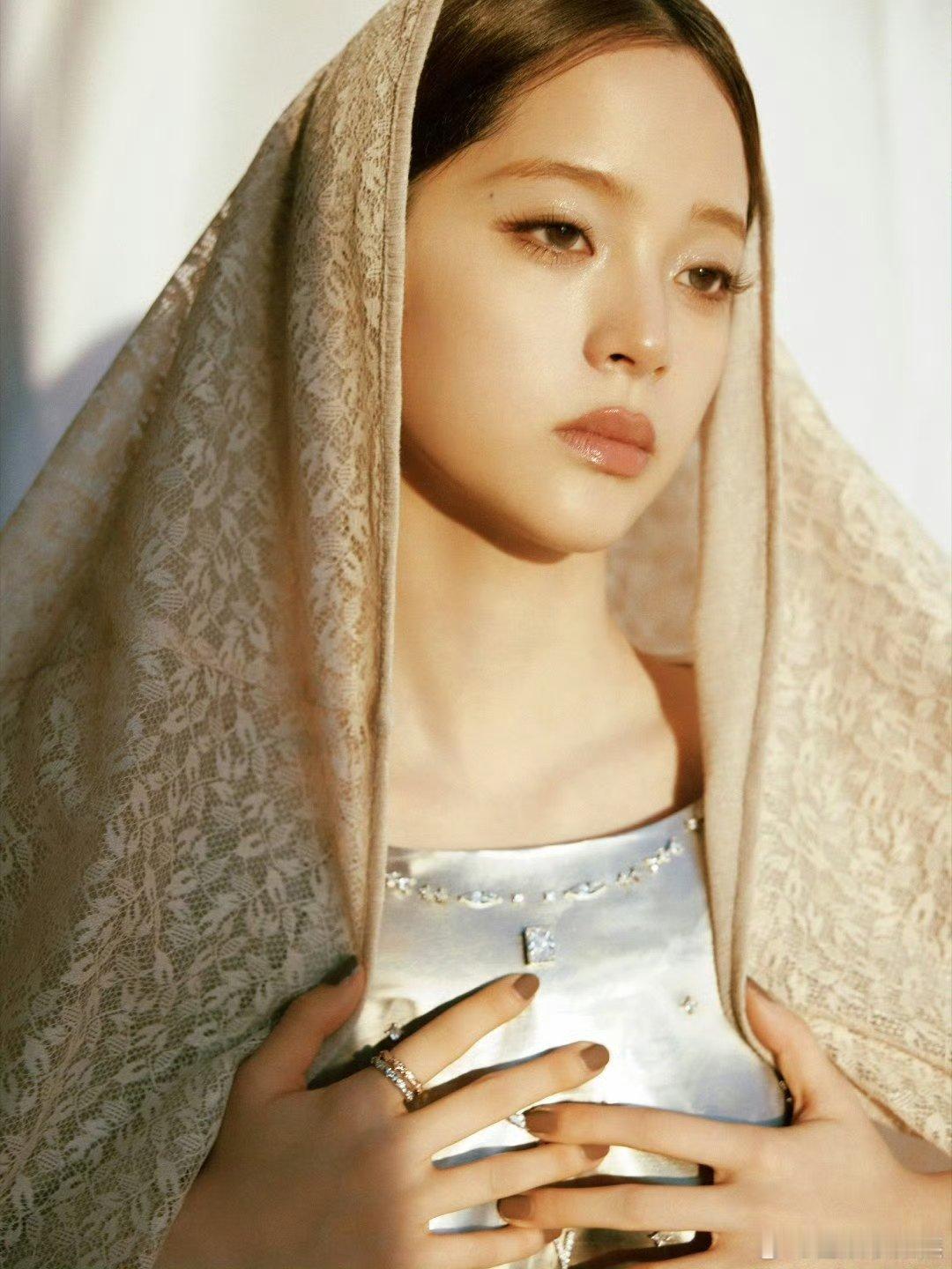 欧阳娜娜高空秋千唱遗憾是欧阳娜娜高空秋千  高空秋千配深情吟唱，娜娜把《遗憾是》