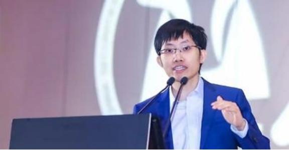 “中美差距究竟有多大？”DeepSeek创始人梁文峰再次语出惊人！他说：“我们经