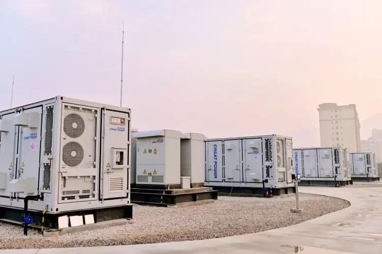 全球双料TOP2！鹏辉能源荣登工商业储能系统+户用储能出货量双榜TOP2