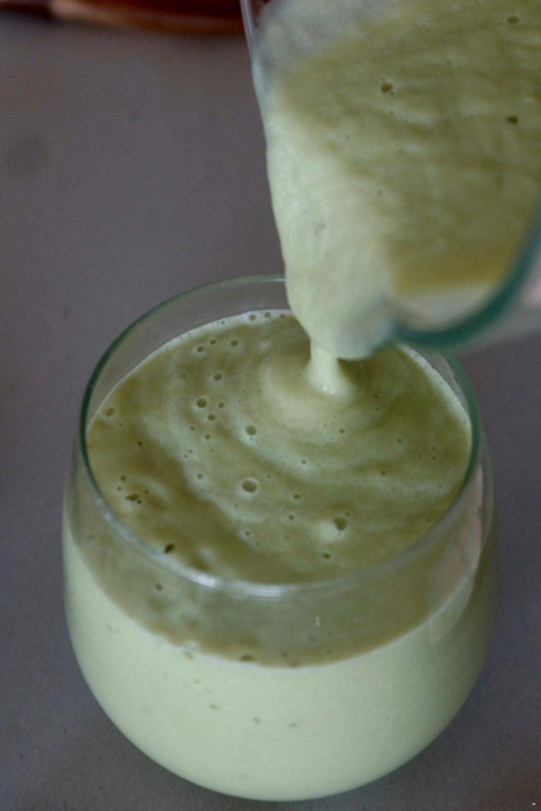 抗炎饮食day101✅吃鸡肝补补维生素早餐：香蕉🍌牛油果🥑椰奶奶昔午餐：上海