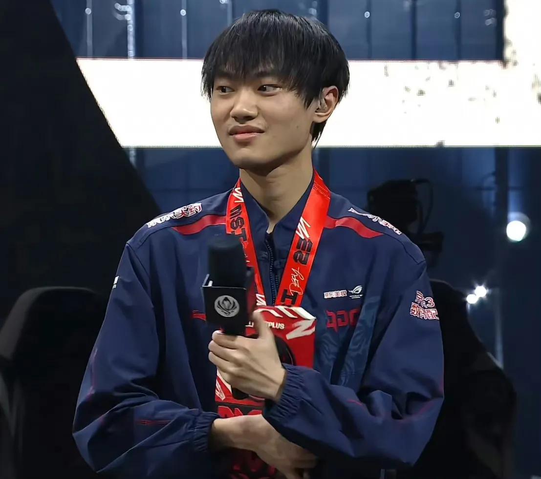 亲爱的泽：
        见字如面，当你看到信的时候，我已经在去机场的路上了，