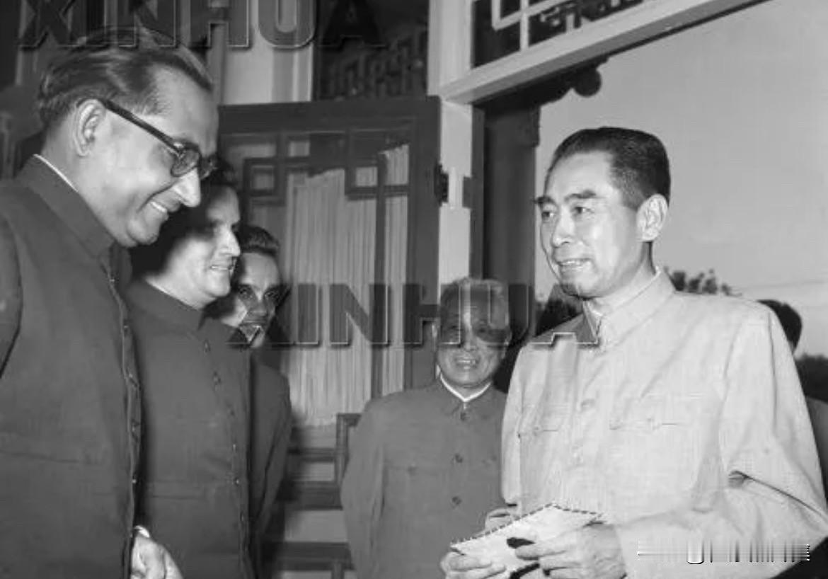 1955年6月8日，周恩来总理接见并宴请以印度外交部副部长钱达为团长的印度文化代