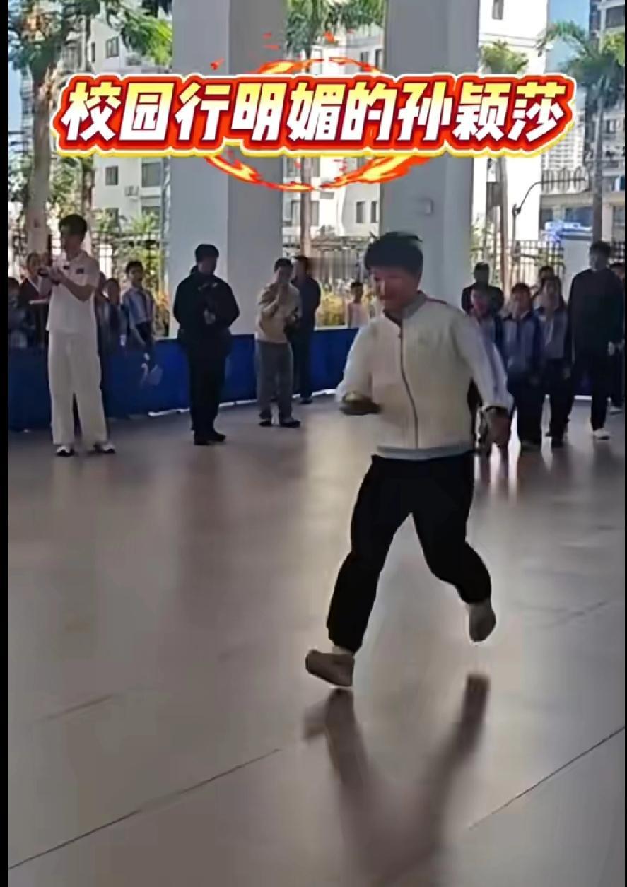 海口亚洲杯预热！孙颖莎校园行化身“快乐显眼包”
 
海口亚洲杯开赛在即，孙颖莎提