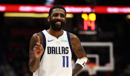 前NBA球员查理-维拉纽瓦在《To The Baha》节目中谈到了库里和欧文。维