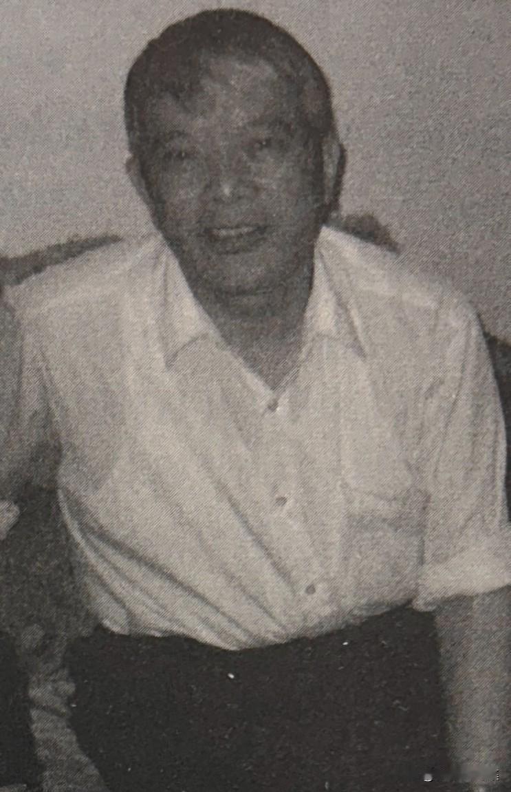 钱学森院士的保健医生赵聚春的单人照。从2002年起，赵聚春医生接替周顺祥医生担任