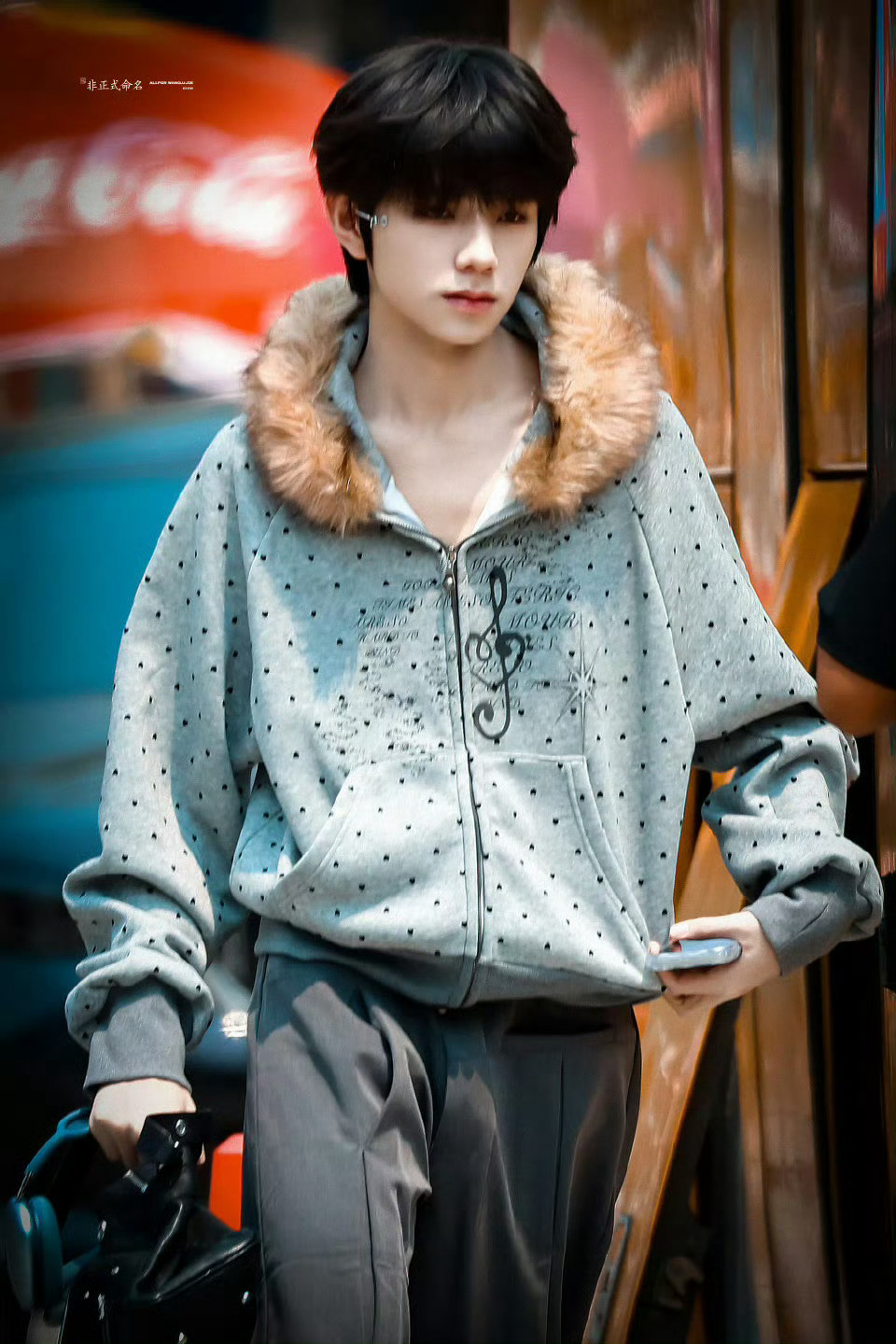 王橹杰领口开好大王橹杰 领口一开，魅力全开 情冷又勾人，颜值仪态双在线