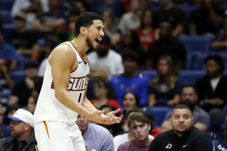 两人互殴被驱逐！太阳三杀3人20+鹈鹕 布克20分引7人上双 北京时间12月28